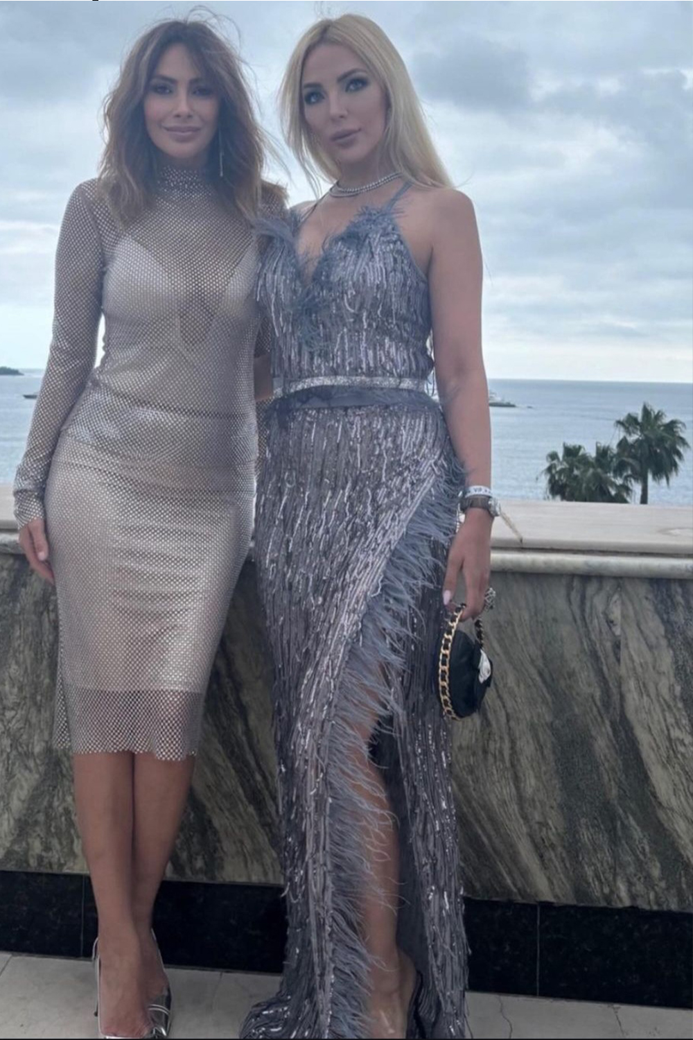 МAXI VESTITO ALAIA PAILLETTES GRIGIO SCURO МAXI VESTITO ALAIA PAILLETTES GRIGIO SCURO