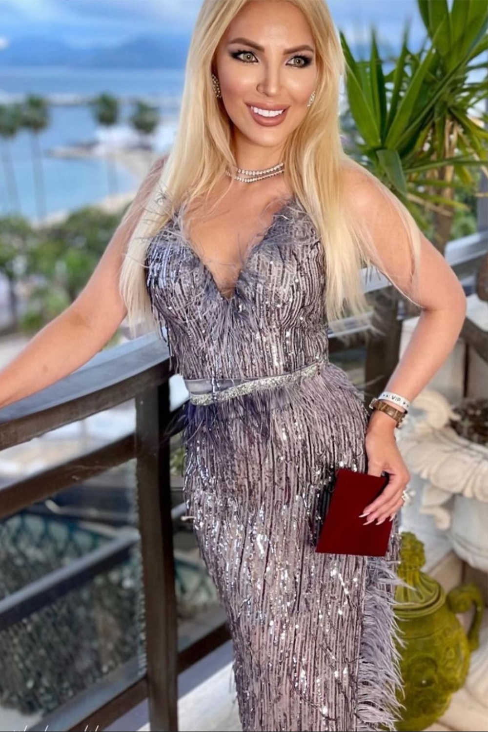 МAXI VESTITO ALAIA PAILLETTES GRIGIO SCURO МAXI VESTITO ALAIA PAILLETTES GRIGIO SCURO