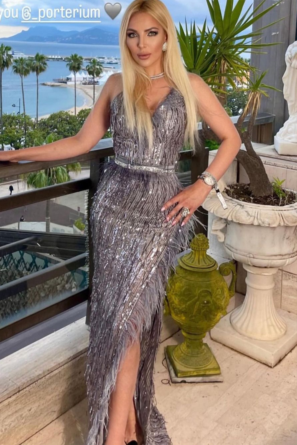 МAXI VESTITO ALAIA PAILLETTES GRIGIO SCURO МAXI VESTITO ALAIA PAILLETTES GRIGIO SCURO