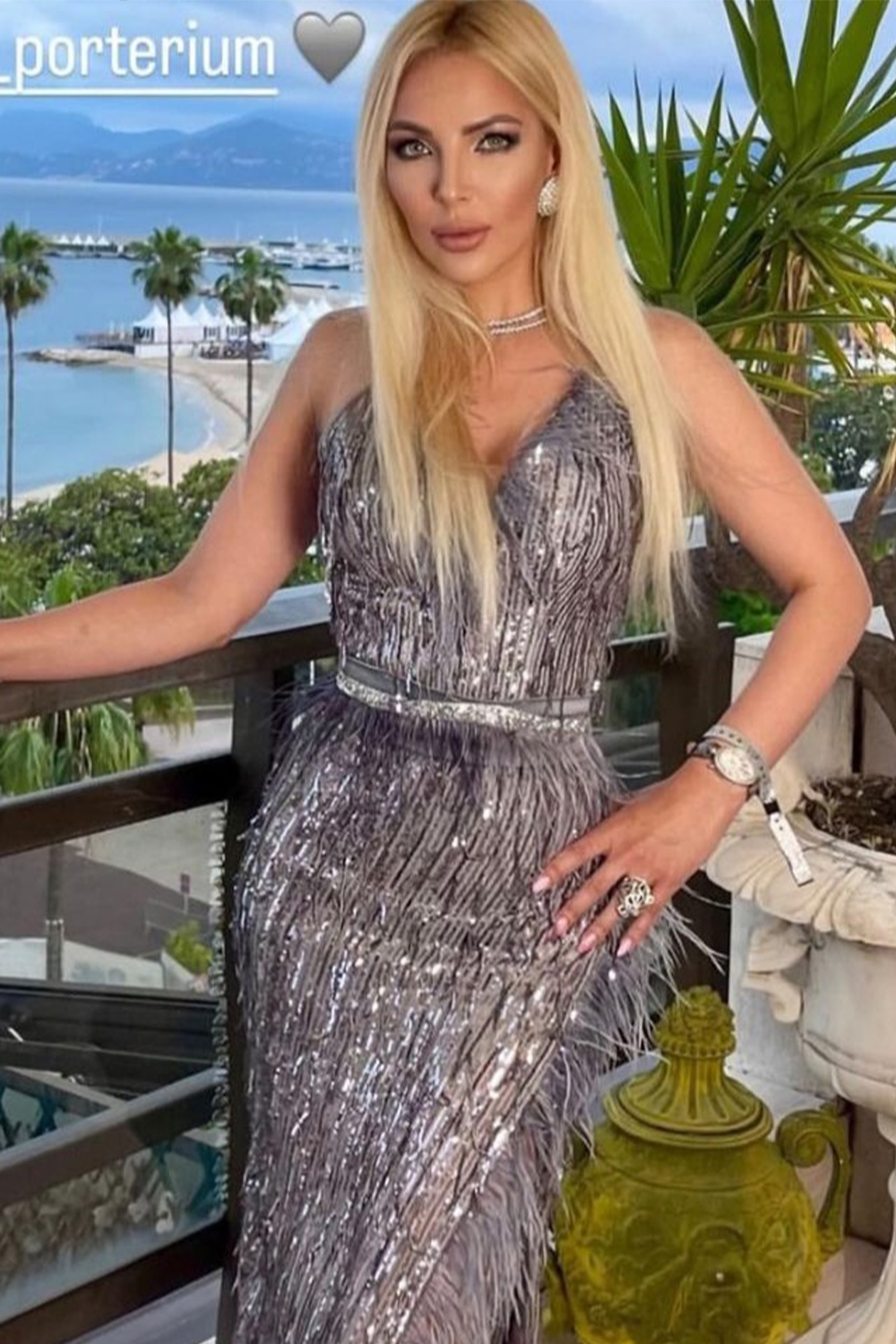 МAXI VESTITO ALAIA PAILLETTES GRIGIO SCURO МAXI VESTITO ALAIA PAILLETTES GRIGIO SCURO