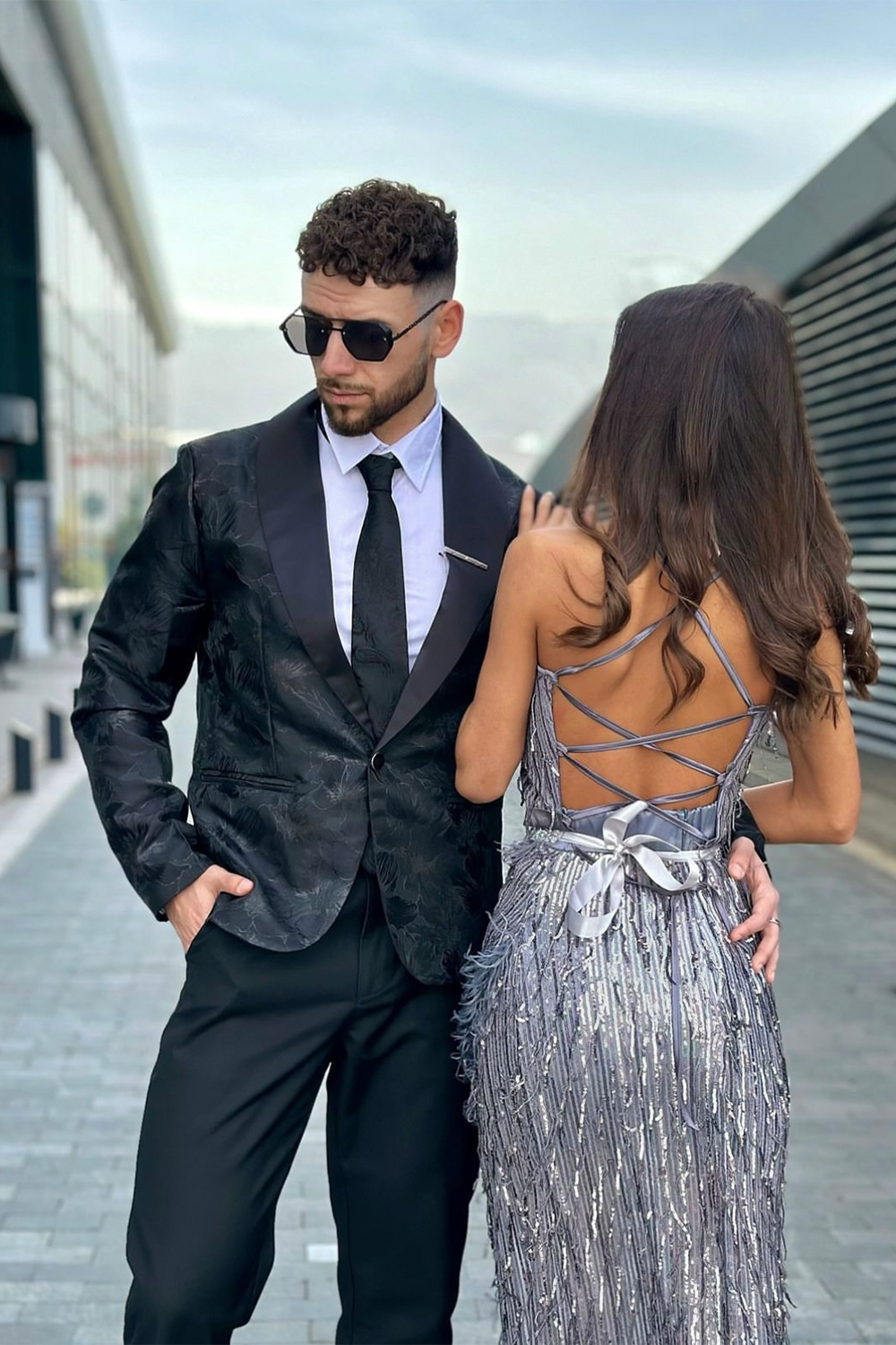 МAXI VESTITO ALAIA PAILLETTES GRIGIO SCURO МAXI VESTITO ALAIA PAILLETTES GRIGIO SCURO