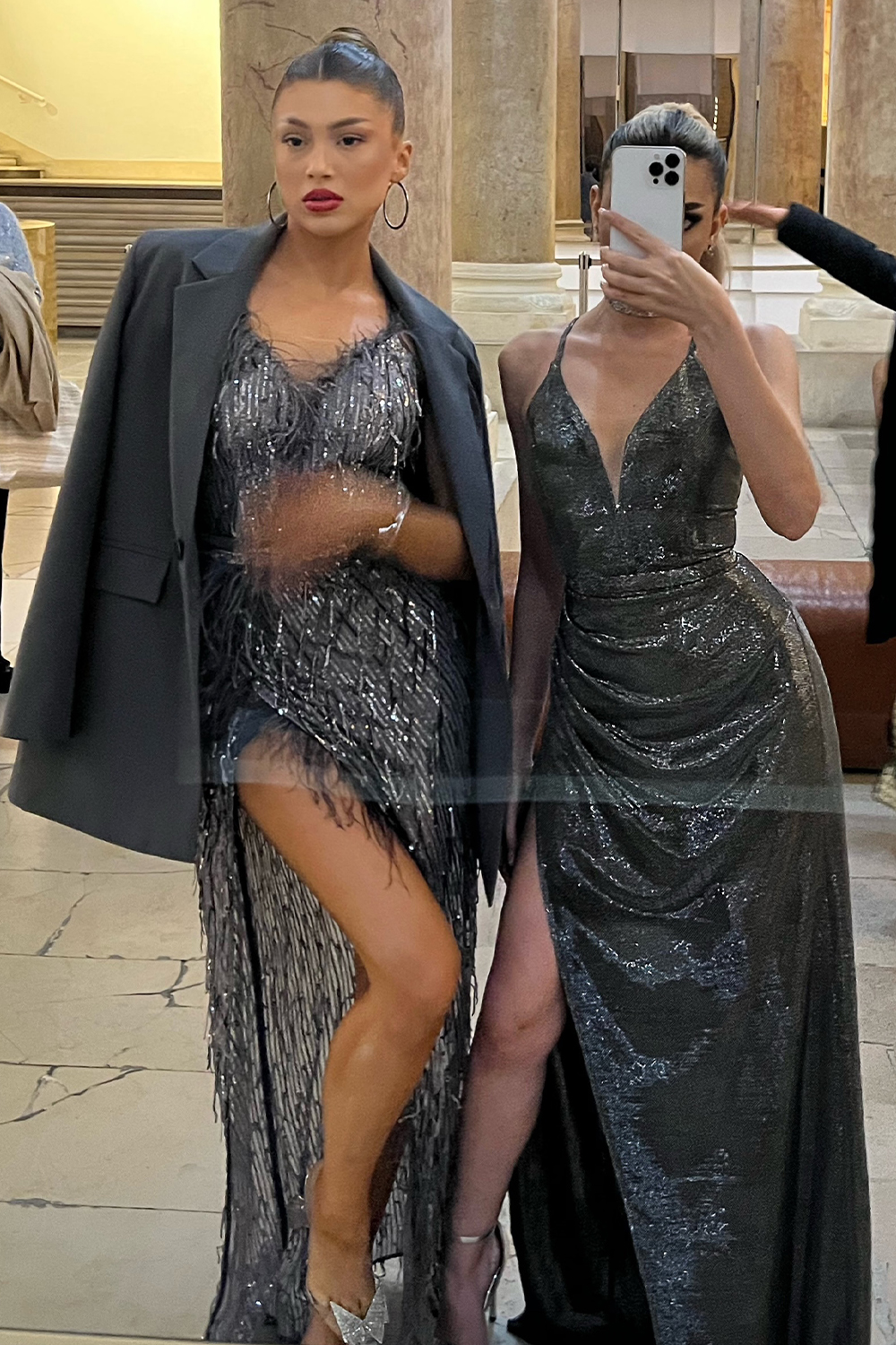 МAXI VESTITO ALAIA PAILLETTES GRIGIO SCURO МAXI VESTITO ALAIA PAILLETTES GRIGIO SCURO