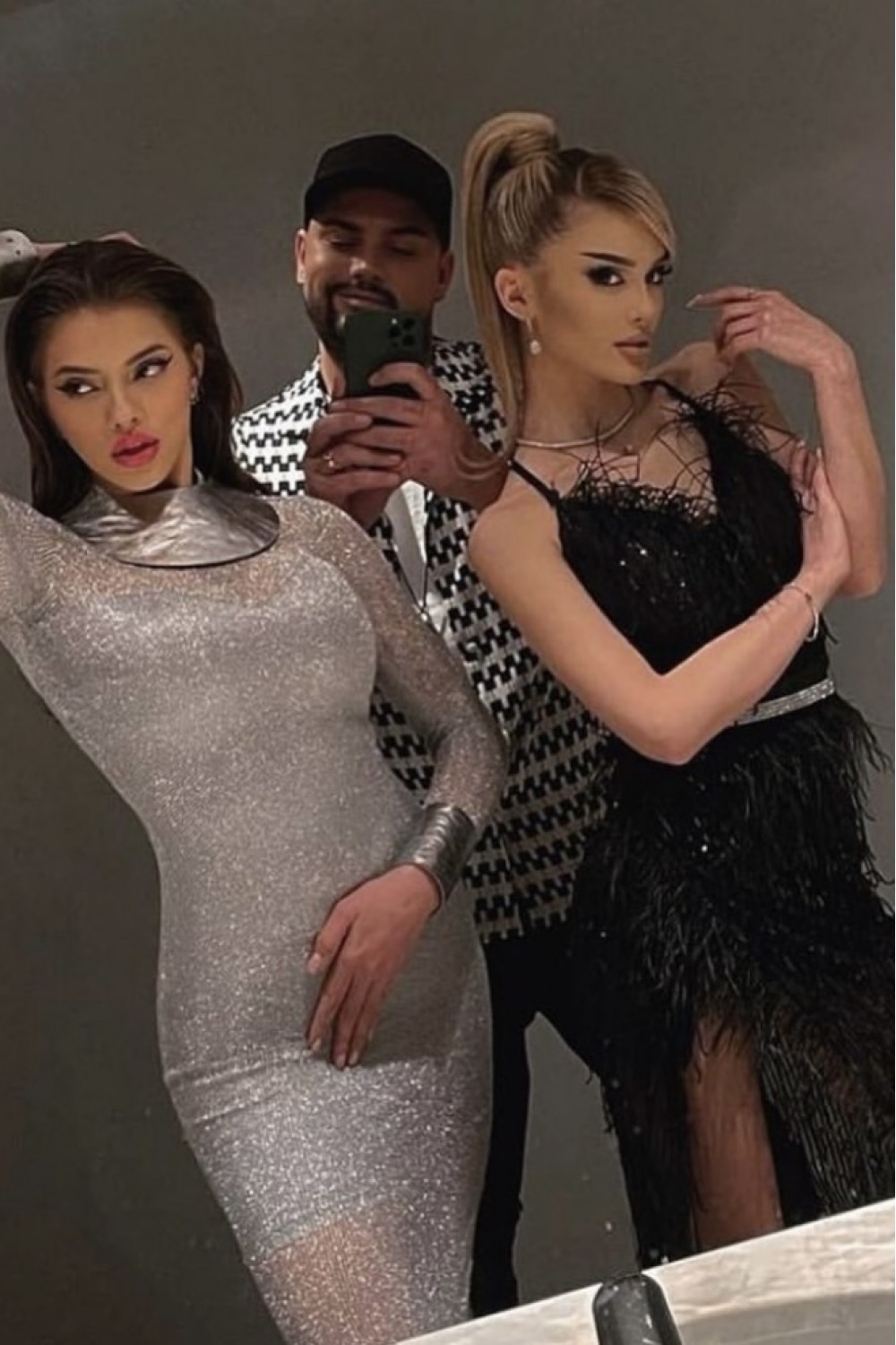МАКСИ РОКЛЯ ALAIA ПАЙЕТИ ПЕРА ЧЕРЕН МАКСИ РОКЛЯ ALAIA ПАЙЕТИ ПЕРА ЧЕРЕН