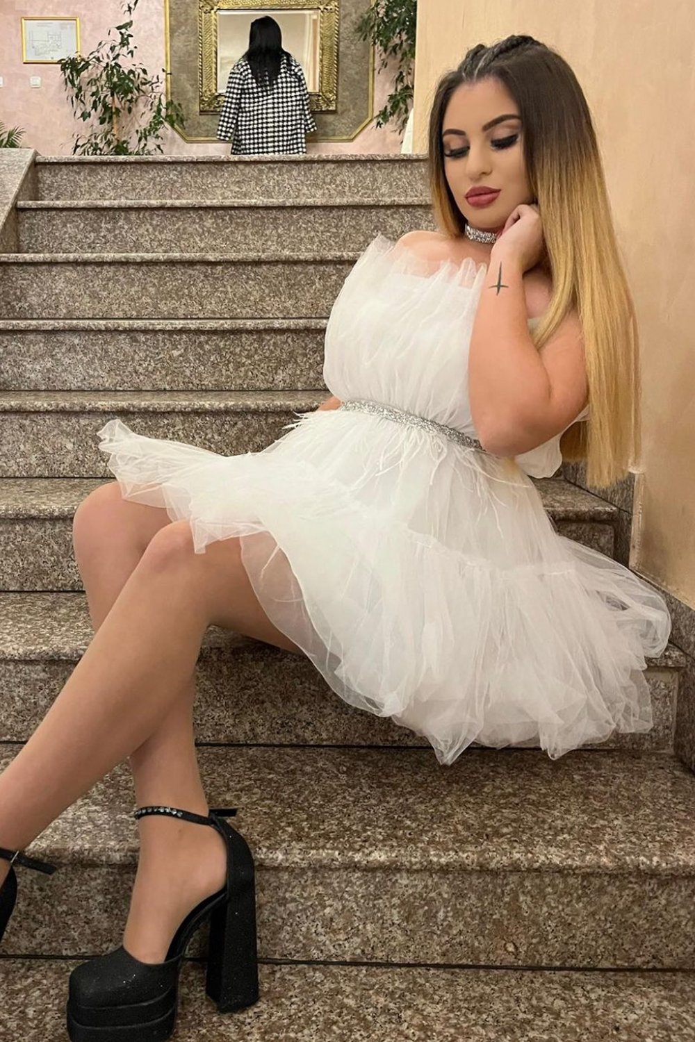 ΜΊΝΙ ΦΌΡΕΜΑ BARBIE ΤΟΎΛΙ ΆΣΠΡΟ ΜΊΝΙ ΦΌΡΕΜΑ BARBIE ΤΟΎΛΙ ΆΣΠΡΟ