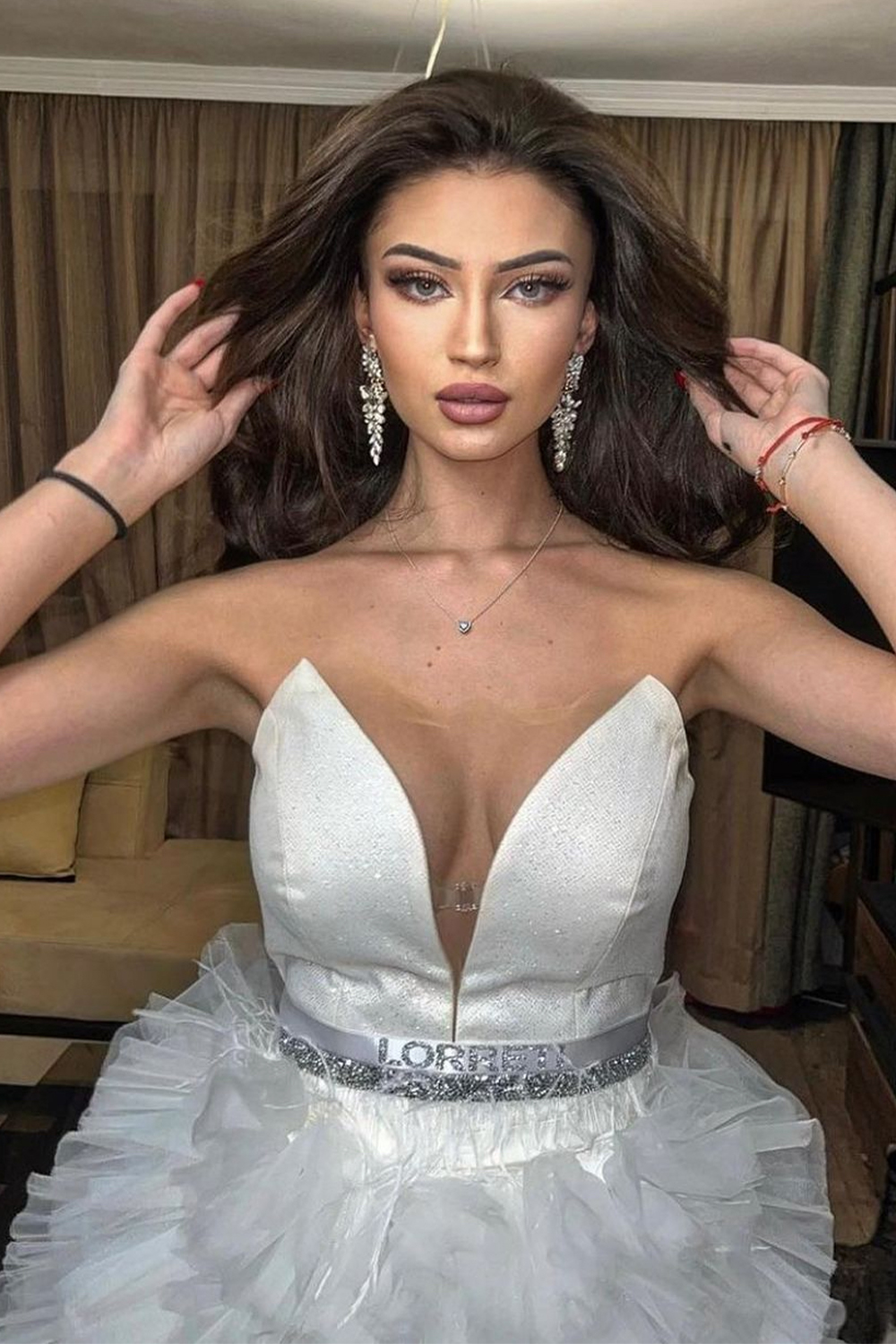 МИНИ РОКЛЯ AMORE ПАЙЕТИ ТЮЛ БЯЛ МИНИ РОКЛЯ AMORE ПАЙЕТИ ТЮЛ БЯЛ