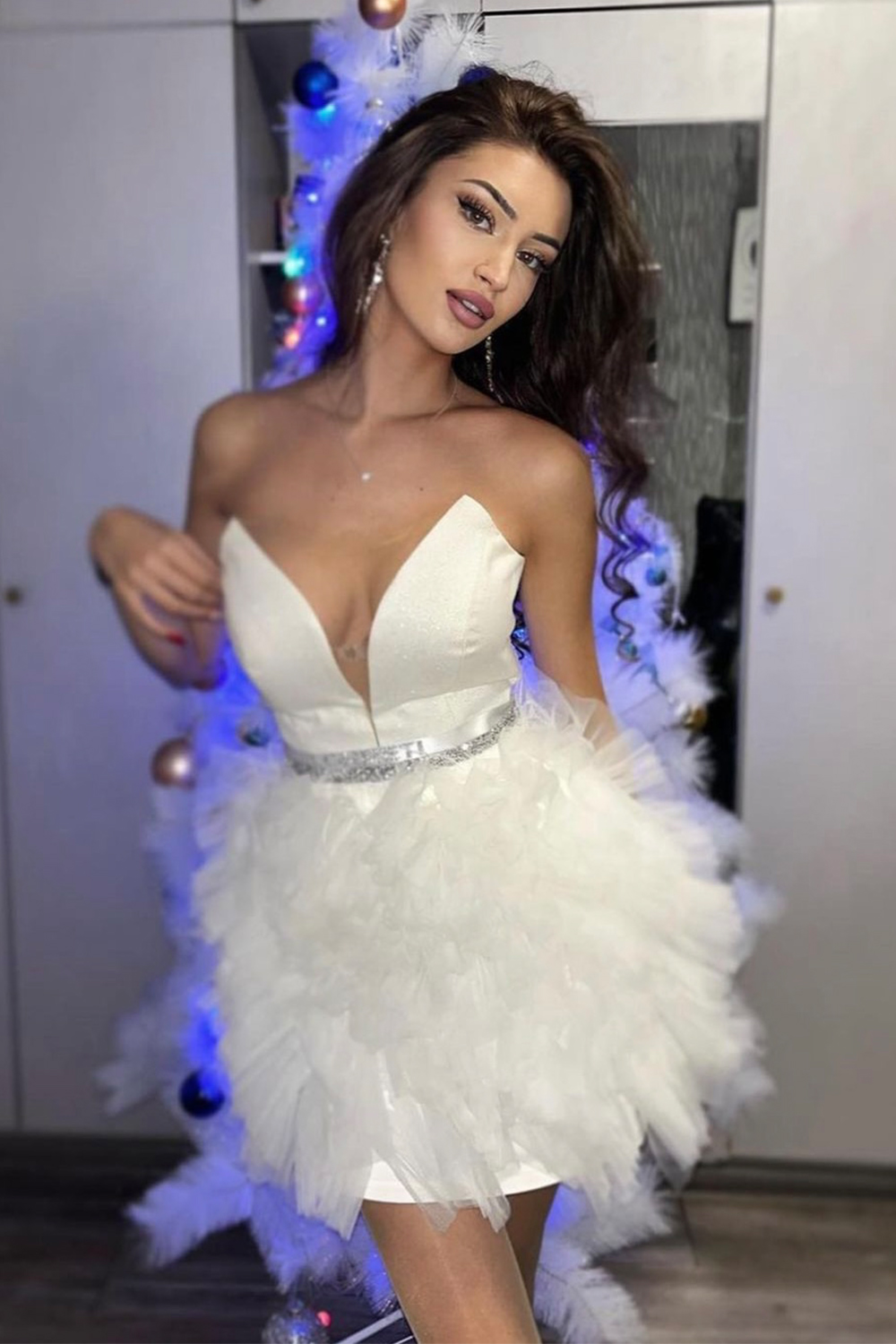 МИНИ РОКЛЯ AMORE ПАЙЕТИ ТЮЛ БЯЛ МИНИ РОКЛЯ AMORE ПАЙЕТИ ТЮЛ БЯЛ