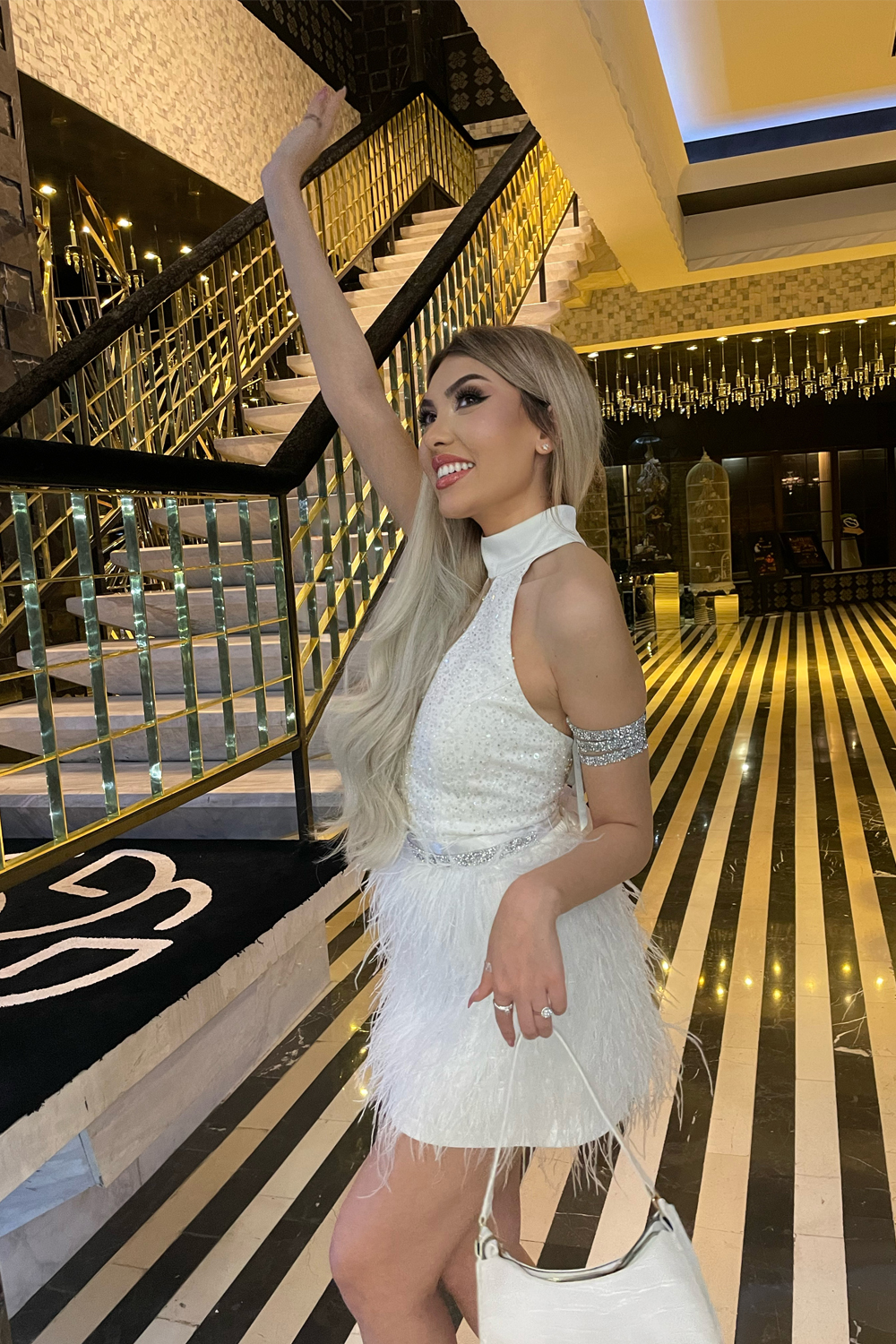 МИНИ РОКЛЯ FEYA ПАЙЕТИ ПЕРА БЯЛ МИНИ РОКЛЯ FEYA ПАЙЕТИ ПЕРА БЯЛ