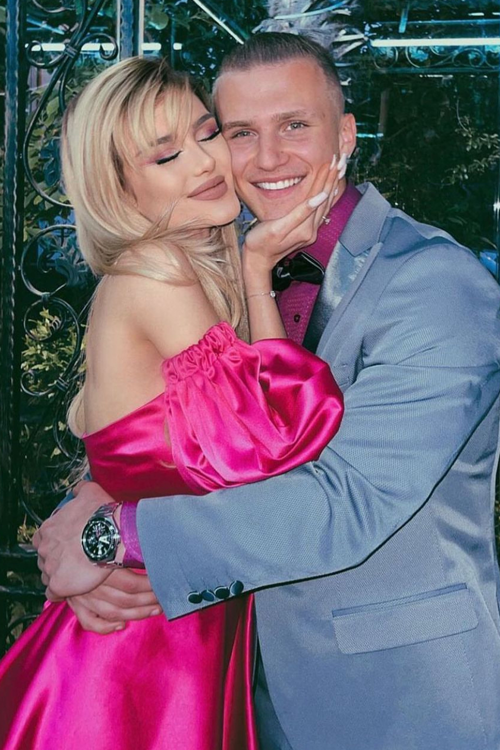МИНИ СЕТ ТОП С ПОЛА MARYLIN САТЕН ЯРКО РОЗОВ МИНИ СЕТ ТОП С ПОЛА MARYLIN САТЕН ЯРКО РОЗОВ