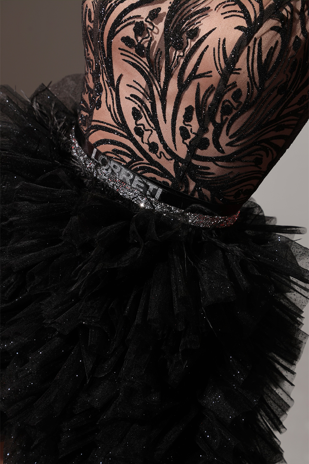 МINI SET TOP CON GONNA ALANI PIZZO GLITTERATO BROCCATO DI TULLE NERO CON NUDO МINI SET TOP CON GONNA ALANI PIZZO GLITTERATO BROCCATO DI TULLE NERO CON NUDO