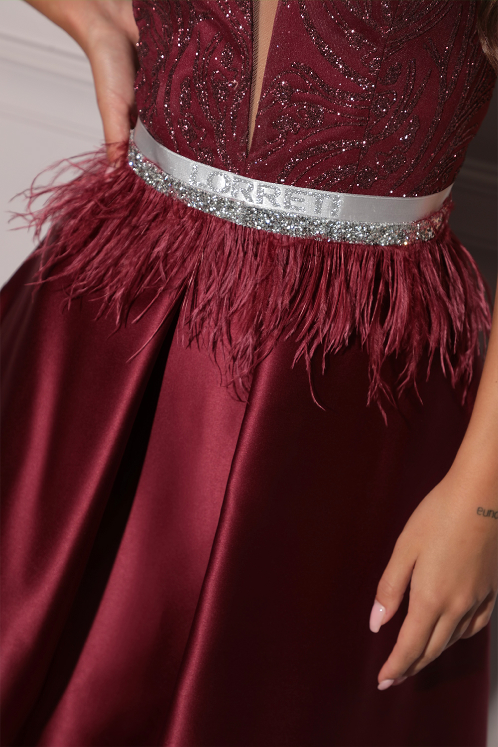 MINI CONJUNTO TOP CON FALDA NORMA ЕNCAJE BRILLANTE SATÍN BORGOÑA