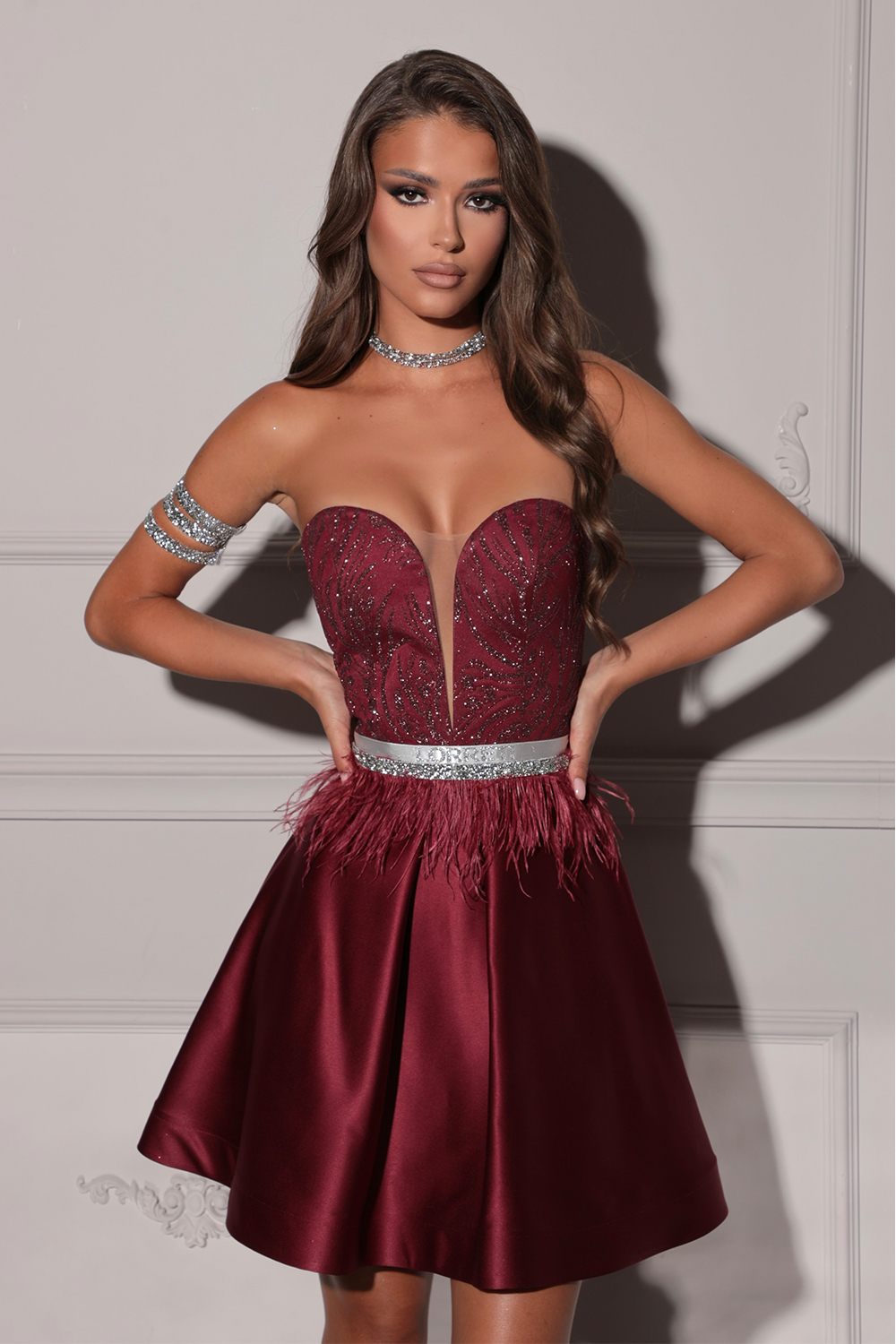 MINI CONJUNTO TOP CON FALDA NORMA ЕNCAJE BRILLANTE SATÍN BORGOÑA