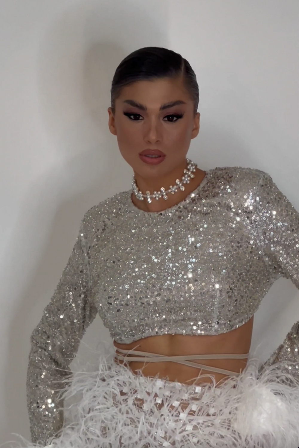 ДЪЛЪГ СЕТ LIDIA 3 ЧАСТИ ПАЙЕТИ ПЕРА ДАНТЕЛА ГЛИТЕР БЯЛ СЪС СРЕБЪРЕН ДЪЛЪГ СЕТ LIDIA 3 ЧАСТИ ПАЙЕТИ ПЕРА ДАНТЕЛА ГЛИТЕР БЯЛ СЪС СРЕБЪРЕН