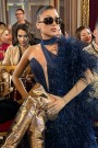MAXI CONJUNTO TOP CON FALDA Y BUFANDA NOLAN ЕNCAJE BRILLANTE PLUMAS АZUL OSCURO