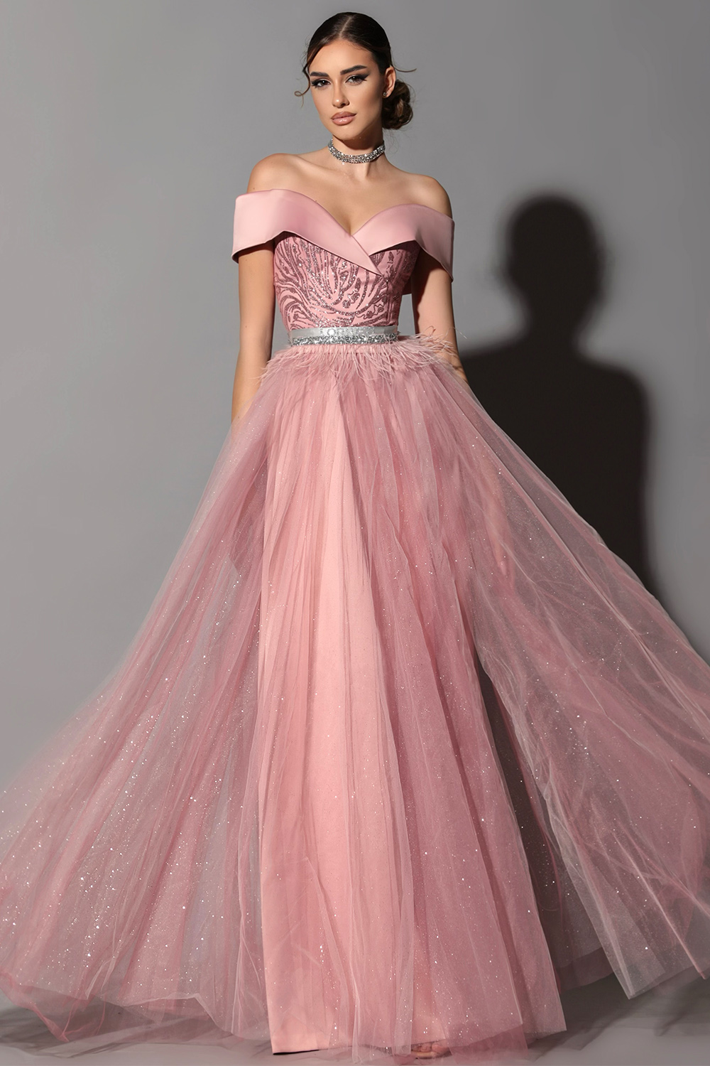 MAXI CONJUNTO TOP CON FALDA JOHANNA ЕNCAJE BRILLANTE BROCADO DE TUL SATÍN POLVO ROSA