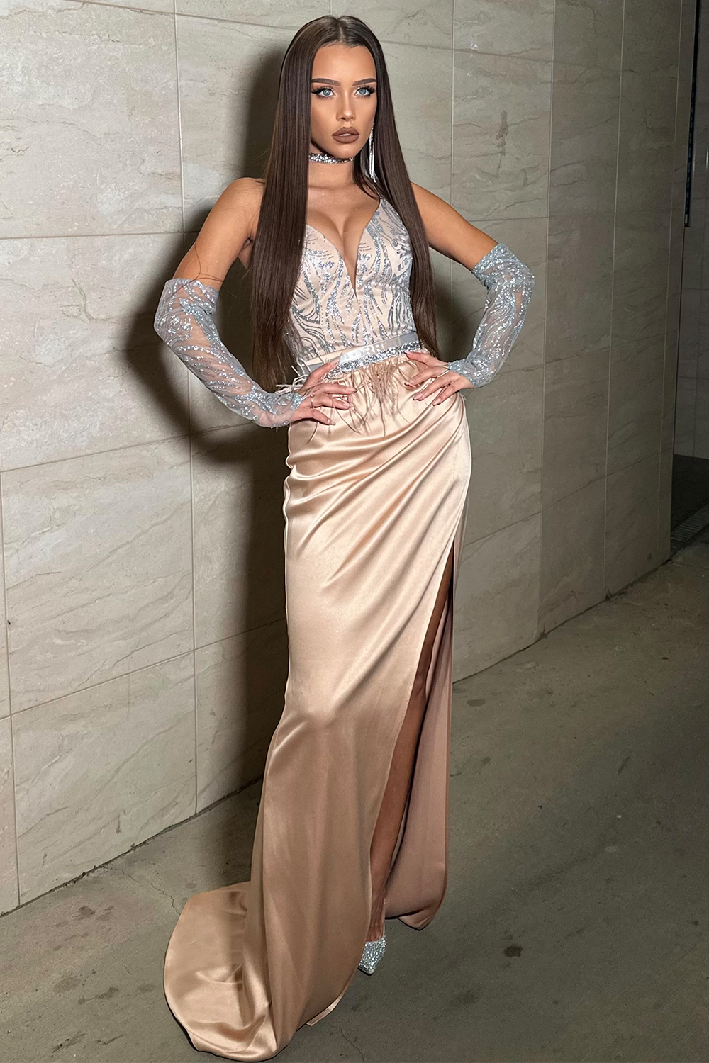 MAXI CONJUNTO TOP CON FALDA ARABELLA ЕNCAJE BRILLANTE SATÍN NUDE CON PLATEADO MAXI CONJUNTO TOP CON FALDA ARABELLA ЕNCAJE BRILLANTE SATÍN NUDE CON PLATEADO