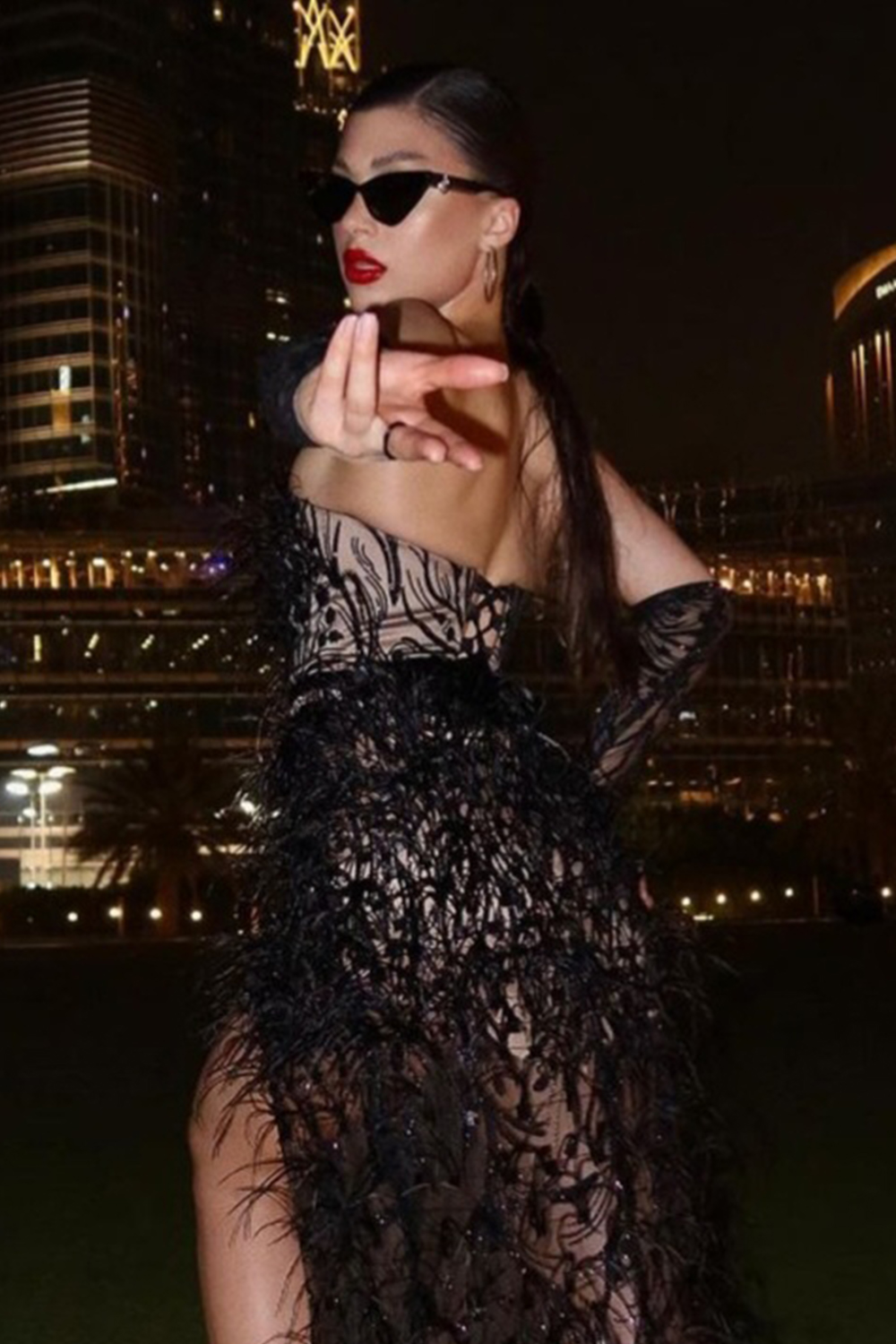 ДЪЛЪГ СЕТ ТОП С ПОЛА FEATHER PRINCESS ДАНТЕЛА ГЛИТЕР ПЕРА ЧЕРЕН С НЮД ДЪЛЪГ СЕТ ТОП С ПОЛА FEATHER PRINCESS ДАНТЕЛА ГЛИТЕР ПЕРА ЧЕРЕН С НЮД